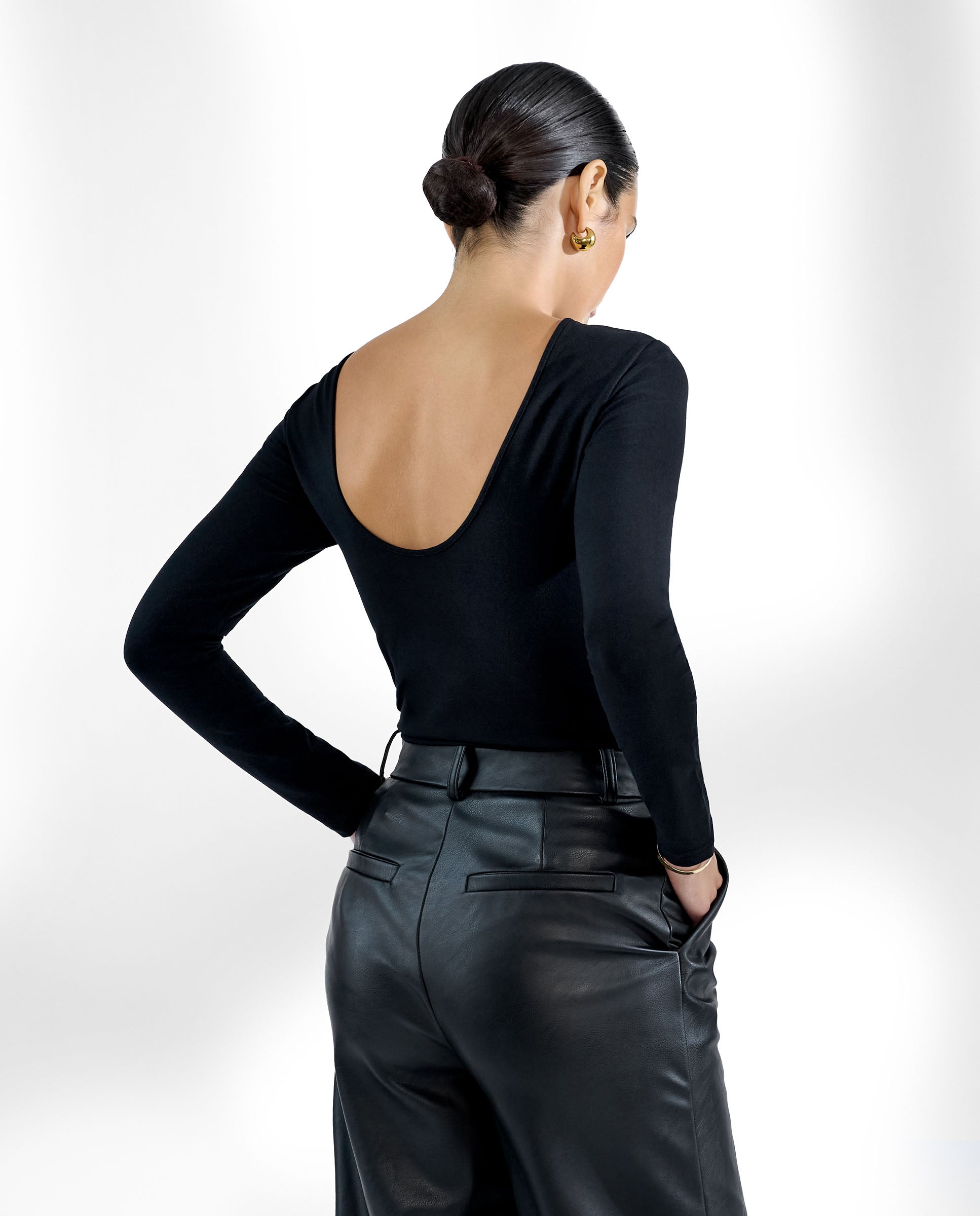 Camiseta manga larga con escote en espalda by Brea