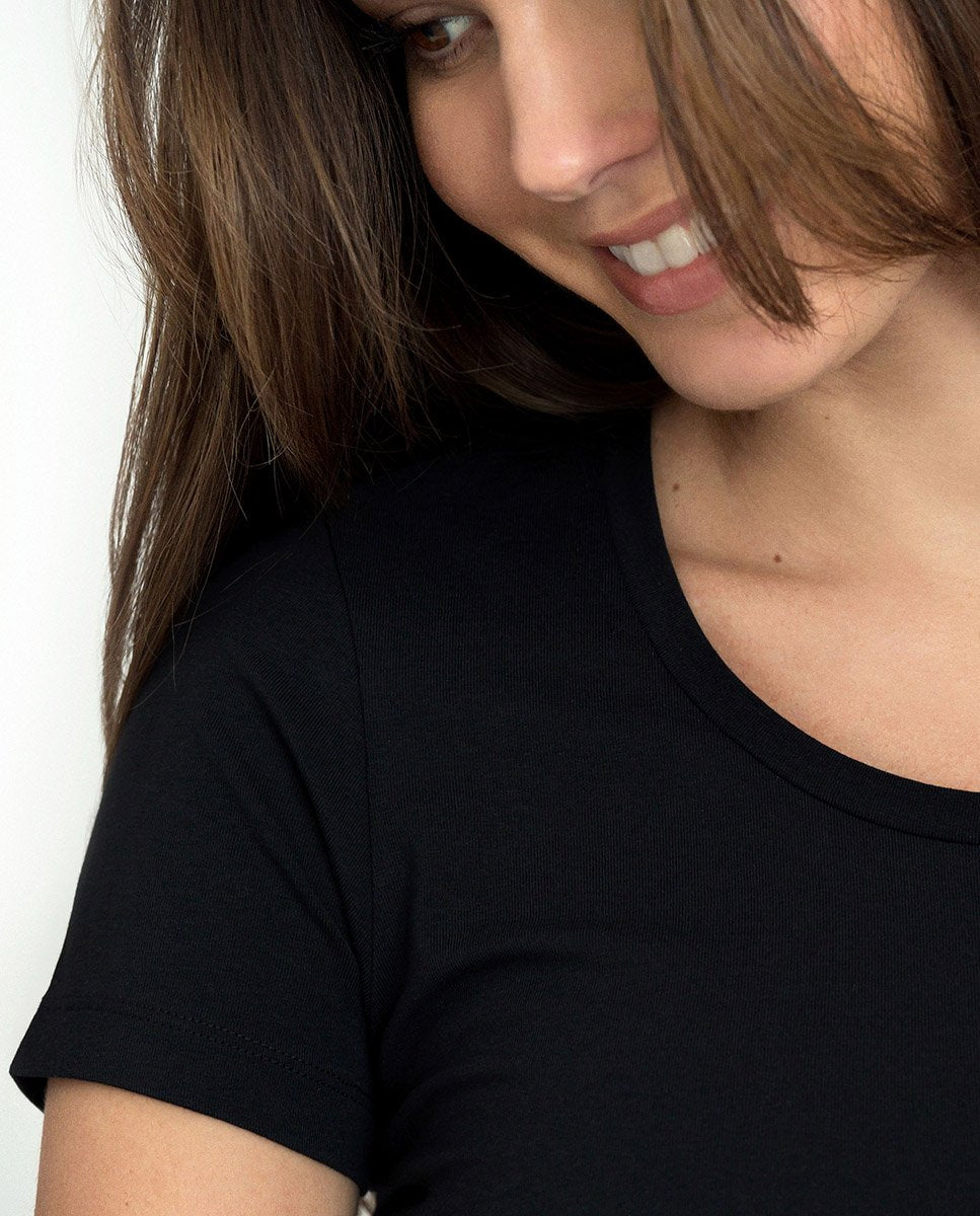 Camiseta cuello caja algodón orgánico negra